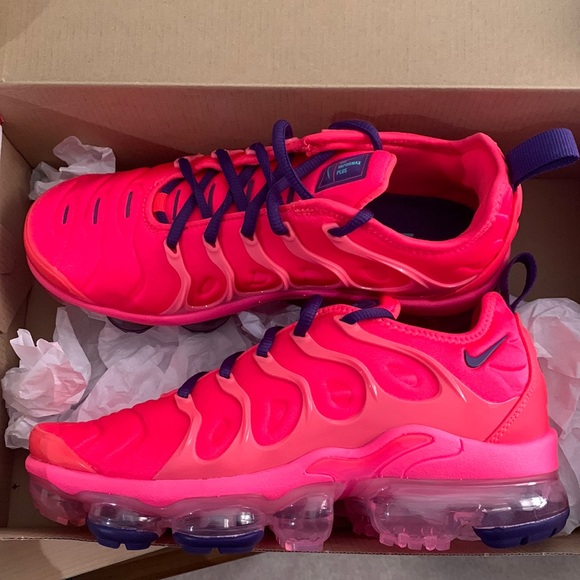 Nike Shoes - Nike Air Vapormax plus